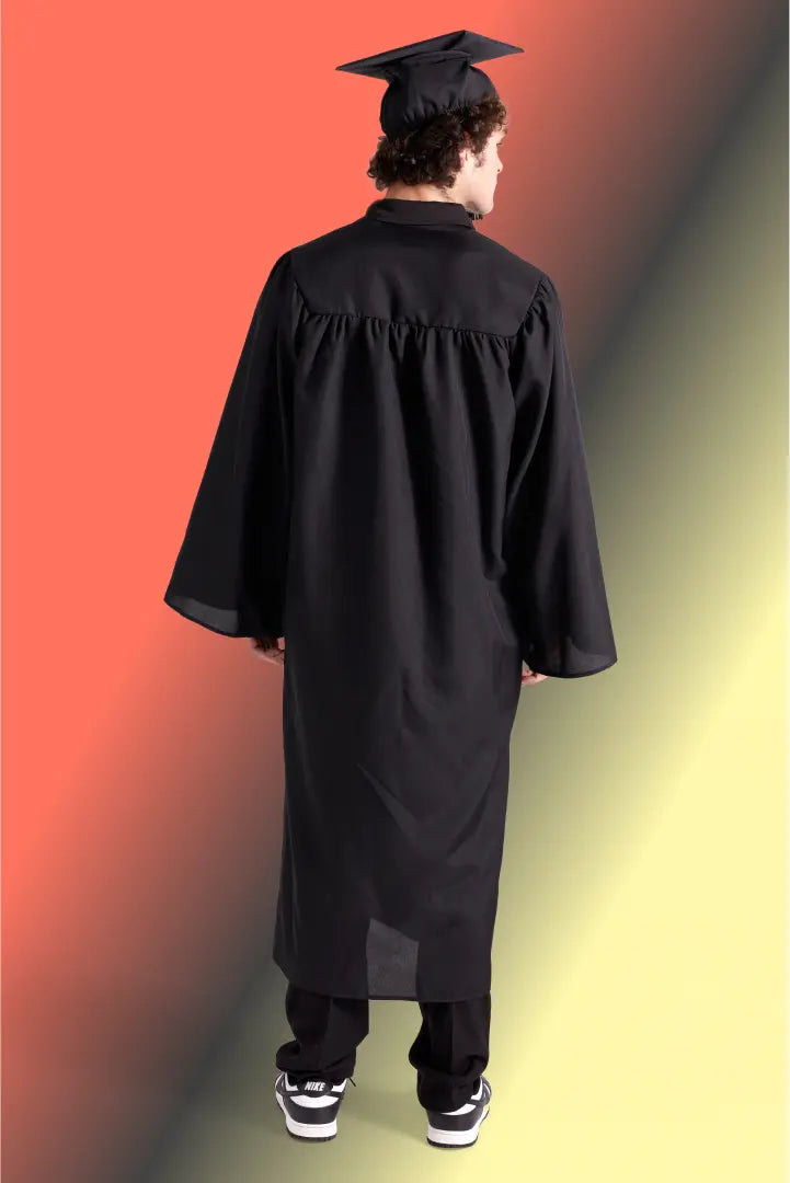 HAPPY TASSEL | University of Maryland Bachelor's Regalia Set, include bachelors gown with pockets, mortarboard cap, and tassel with year charm.