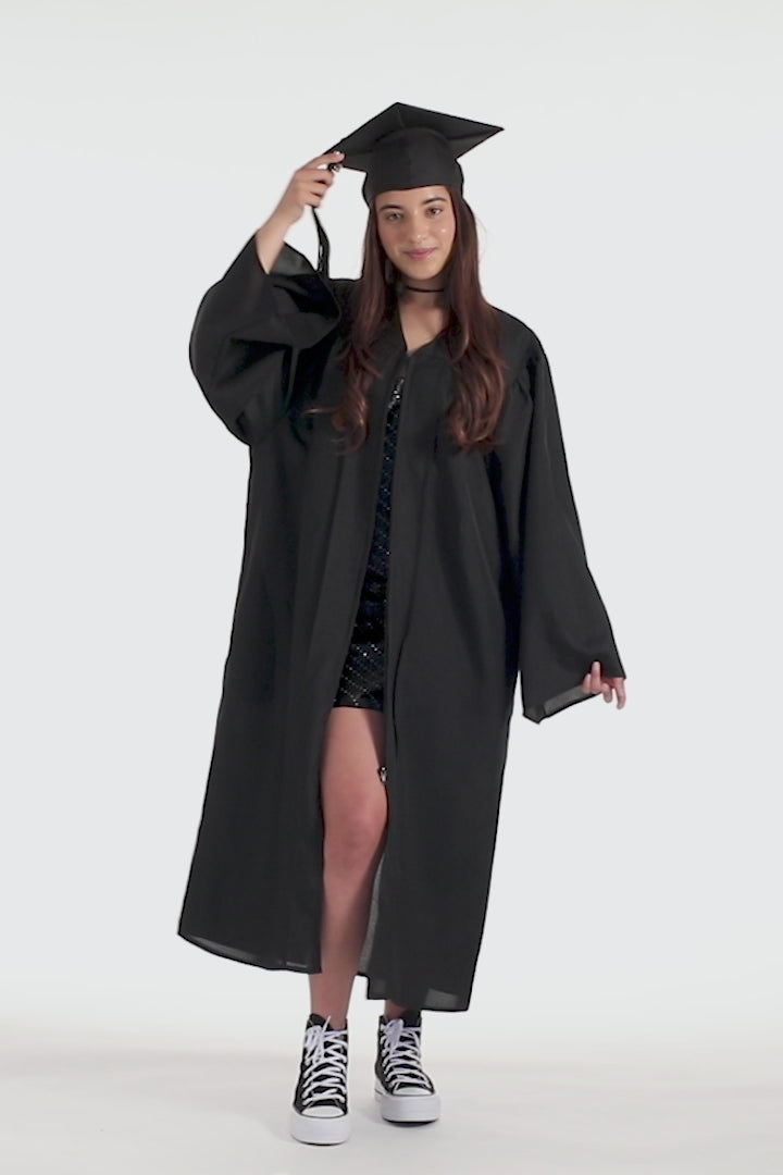 HAPPY TASSEL | University of Maryland Bachelor's Regalia Set, include bachelors gown with pockets, mortarboard cap, and tassel with year charm.